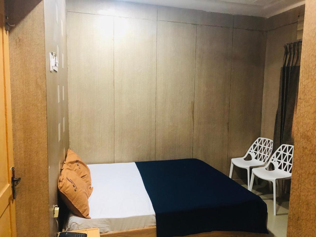 C M Hotel Dharmapuri Luaran gambar